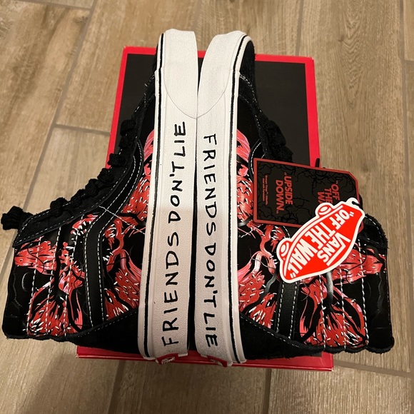 Vans X Stranger Things Sk8 Hi 7.5, 9, 9.5, 11.5 - Picture 4 of 12